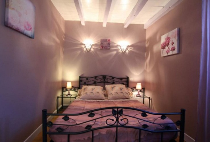 maison oxoby chambre lit double fer forge suhescun