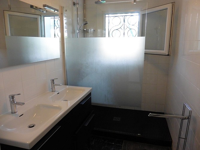 DUBOURG-Jacques-Ciboure-salle-deau TS