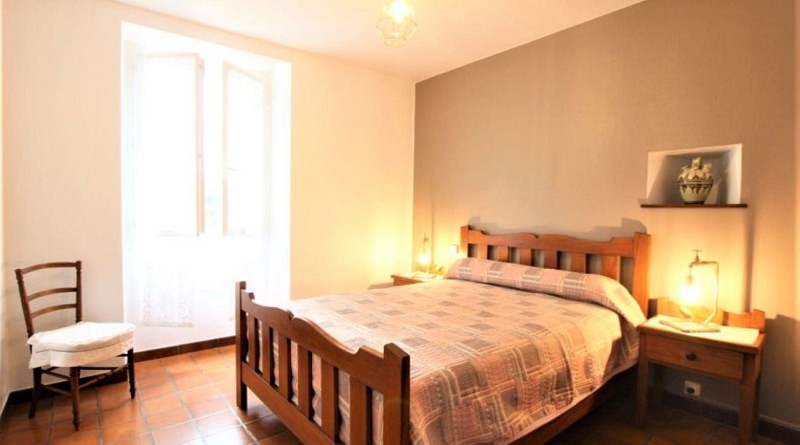 maison etcharren chambre lit double uhart cize