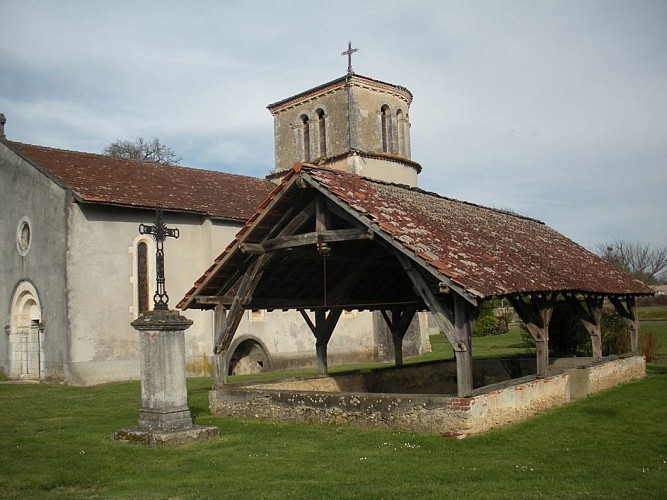 Eglise romane et lavoir de Lucbardez-et-Bargues