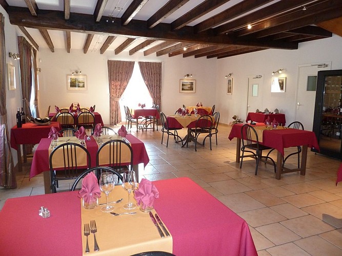 restaurant-auberge-de-la-double-echourgnac-salle2