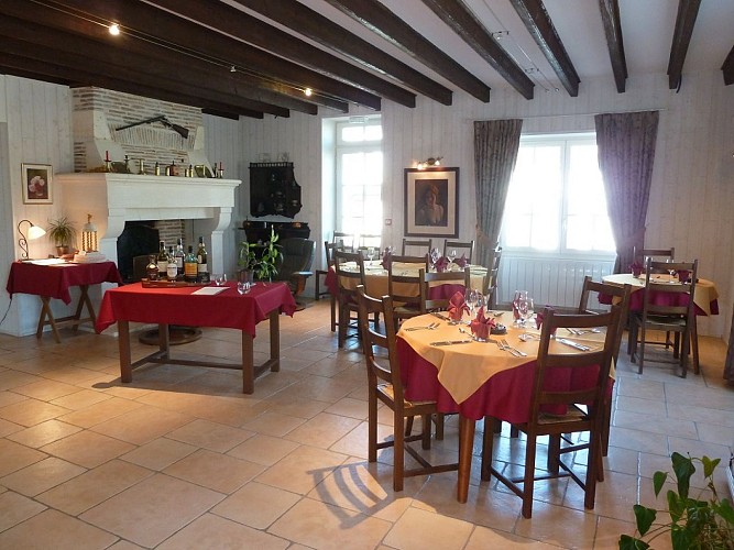 restaurant-auberge-de-la-double-echourgnac-salle