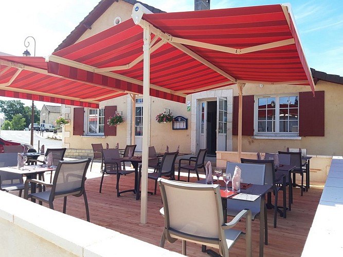 restaurant-auberge-de-la-double-echourgnac-terrasse