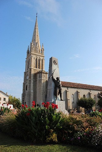 Eglise et le monument aux morts