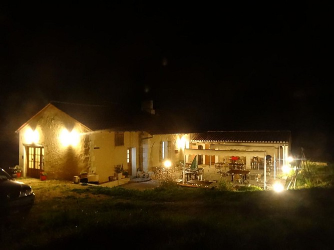 chez-bonnebouche-nuit-saint-jean-d-estissac-tourisme