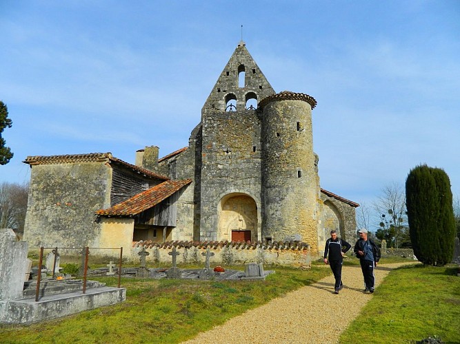 Escalans - Eglise Saint Jean Baptiste - Promeneurs