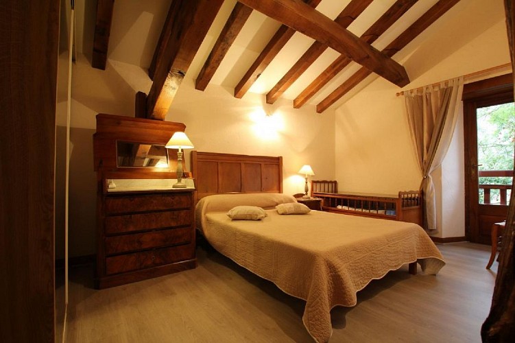 Maison Etchebarne chambre double marron - St Jean Le Vieux