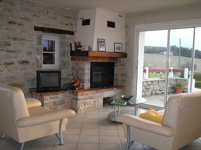 Gite Loustaou - salon cheminée