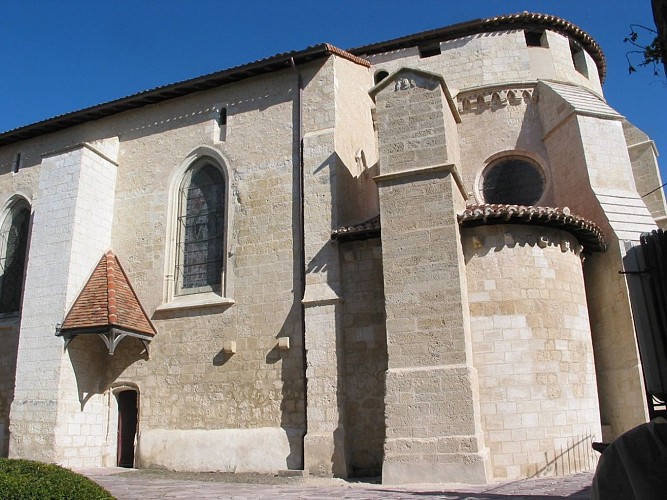 Roquefort---Eglise-Ste-Marie---Copyright-J