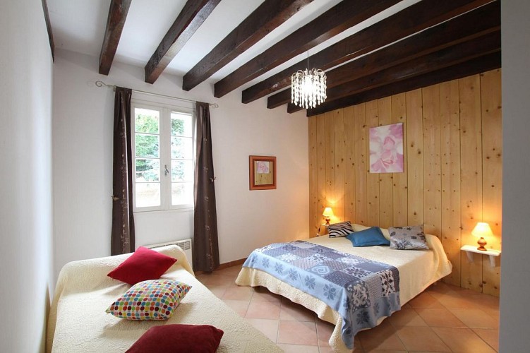 Appartement-Lamarque-chambre-lit-double-et-single---Arraute-Charritte