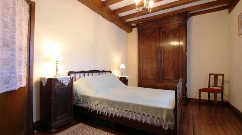 maison-abadie-giscarde-chambre-lit-double-osserain