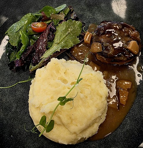 Restaurant-l'Artenset-plat(b)-vallee-isle-perigord