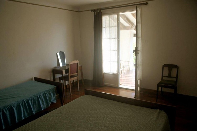 chambre-deux-lits-maison-harriet