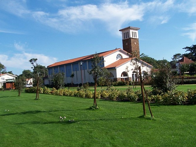 Eglise Ste Bernadette1