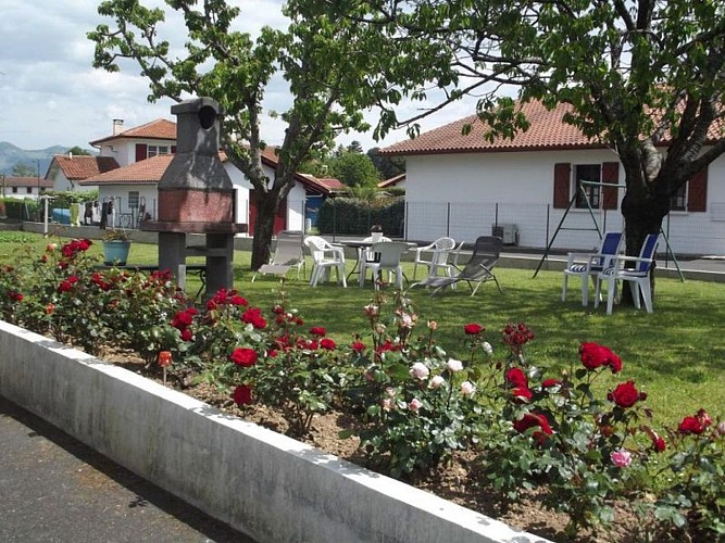 Location-aussel-urtxoak-bixtan-jardin-uhart cize