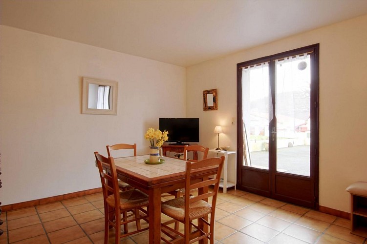 Appartement Aussel - coin repas - Uhart Cize