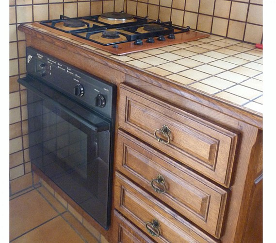 Gîte Eyheabidia2_cuisinière_Ordiarp