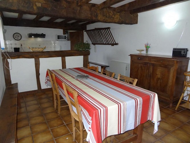 Maison Vignau Tuquet cuisine et salle a manger - Bidarray