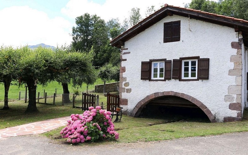 maison-tambourin-le-moulin-de-guermiette-facade-st-etienne-de-baigorry