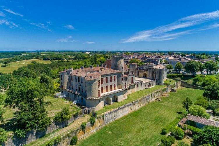 Château Duras vue Drone façade sudouest 2020réduite