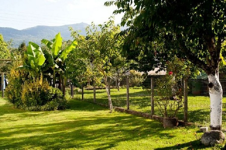 Augareils gîte La Maïnade photo jardin