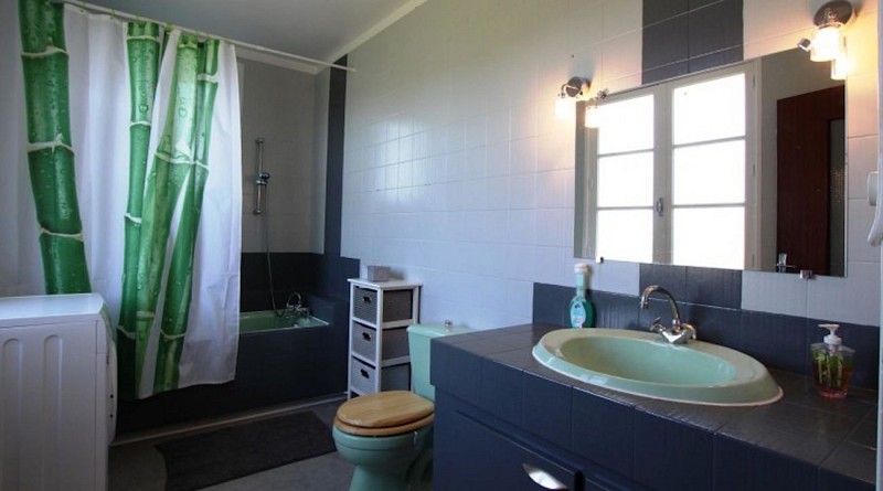 appartement-jaureito-leku-ona-salle-de-bain-irissarry