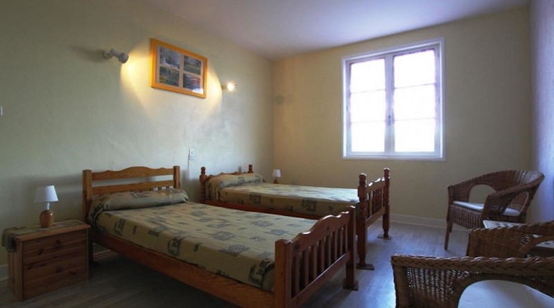 appartement-jaureito-leku-ona-chambre-deux-lits-single-irissarry