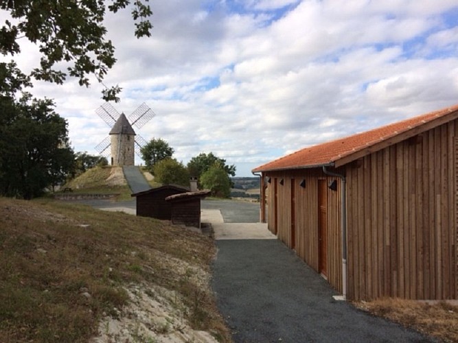 Le moulin et ses dépendances 800x600