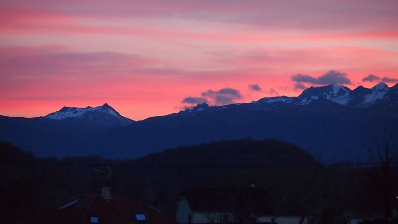 Pyrenees-mountains-at-sunset-taken-from-Gites-de-Bernet