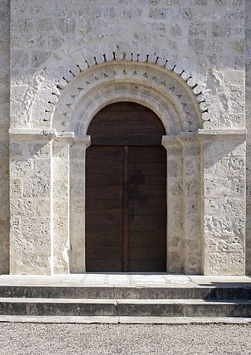 porche de l'église de Saint Amans