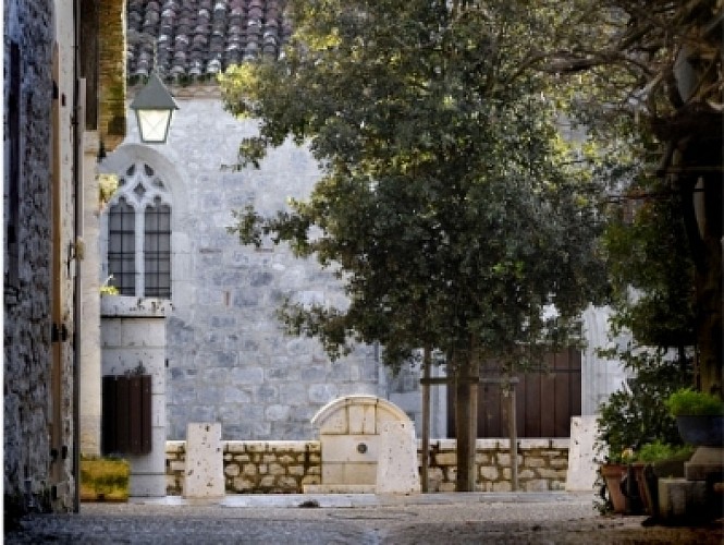 Place de l'Eglise Ste Foy, Pujols