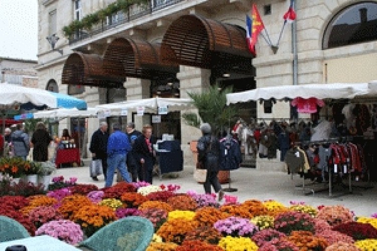 Visite de Miramont-de-Guyenne avec le Raconteur de Pays