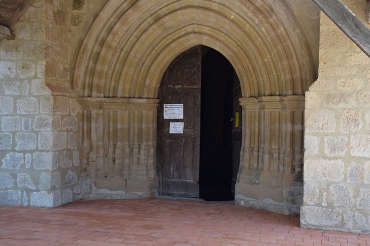 EGLISE ST COLOMB ENTREE