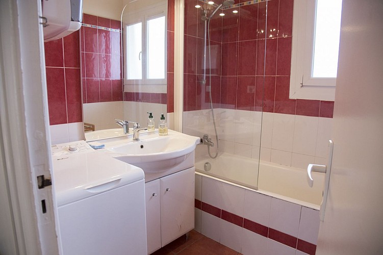 Pays Basque Hendaye Plage T4 appartement 6 personnes locations de vacances bord de mer Patricia Résidence Océan SDB Hendaye Tourisme