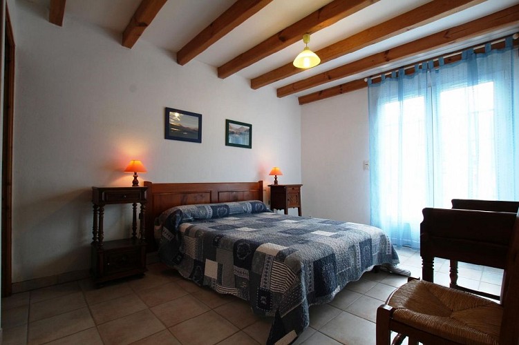 Maison Haran 2 chambre lit double rideaux bleus - Bidarray