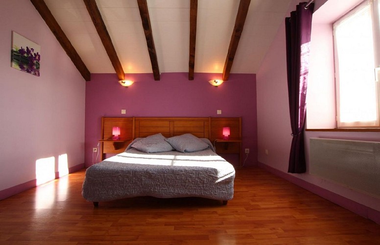 Maison Esponda chambre lit double prune - St Jean Le Vieux