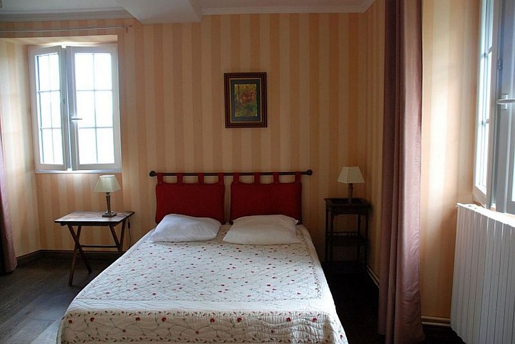 Location Chapelle - Maréchal - 07 - Chambre lit double fleuri - Ainhice-Mongelos