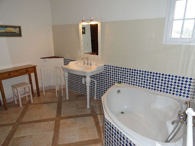 Location Chapelle - Maréchal - 11-  Baignoire - Ainhice-Mongelos