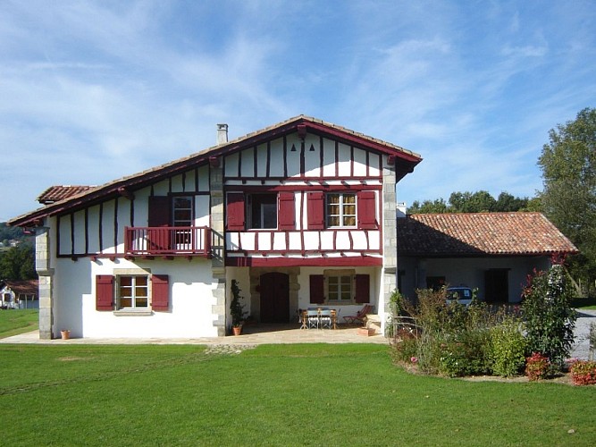 Madame Marie-Josée GARATE