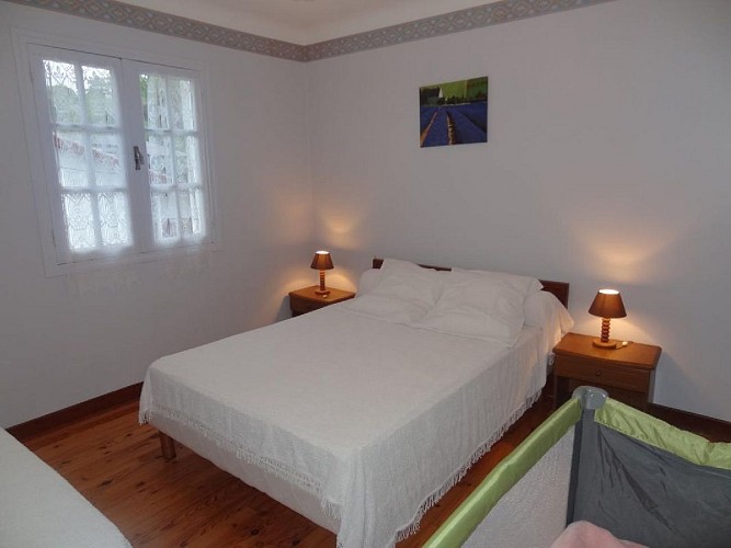 Appartement Marisco chambre lit double et lit bebe - Bidarray