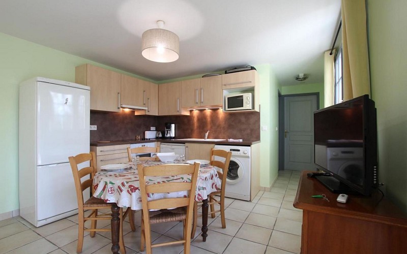 Ainhoa gite la chapelle cuisine 1440 x 900 2 Mme Sachot