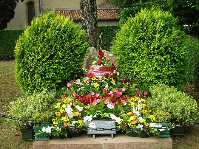 Eglise - Tombe Luis Mariano