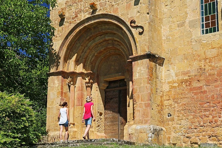 portail eglise Diusse credit photo guide Béarn  - Copie