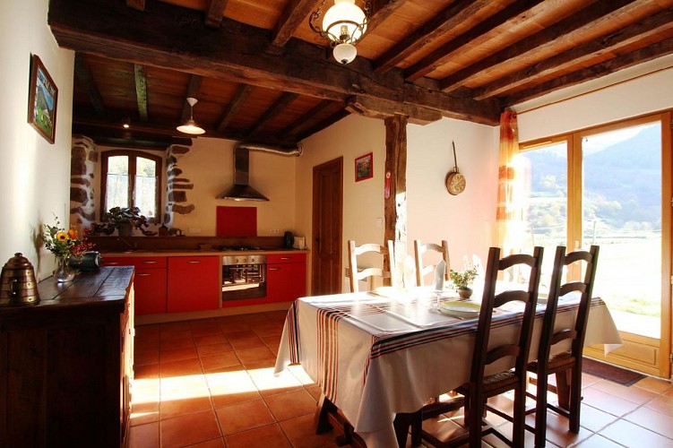 maison-berhouet-haramberria---salle-a-manger-et-cuisine---hosta