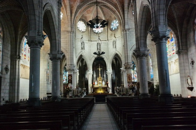 Eglise-Sainte-Eugenie-Biarritz-Interieur