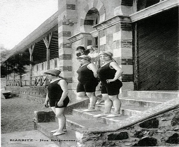 Etablissement-des-bains-Biarritz-Baigneuses