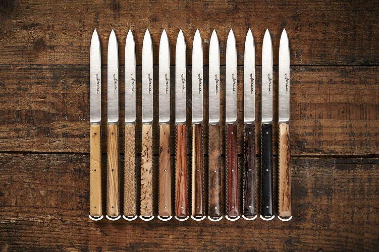 Nuancier de bois pour couteaux basques