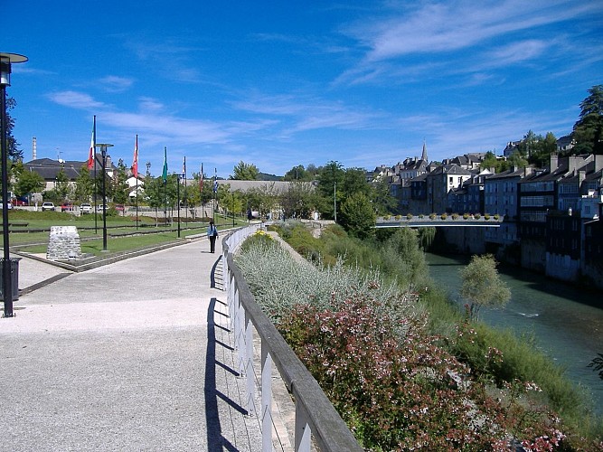 Oloron Sainte-Marie - Promenade le long du gave d'Aspe  (Office de Tourisme du Piemont Oloronais)