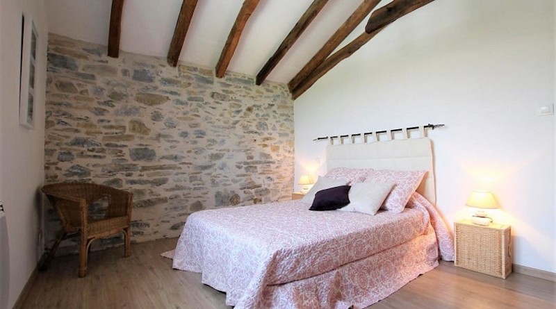 maison-barneto-errekaldia-chambre-lit-double-motifs-irissarry