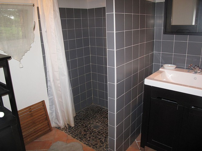 Gite-Itzulttipia---Salle-d-eau